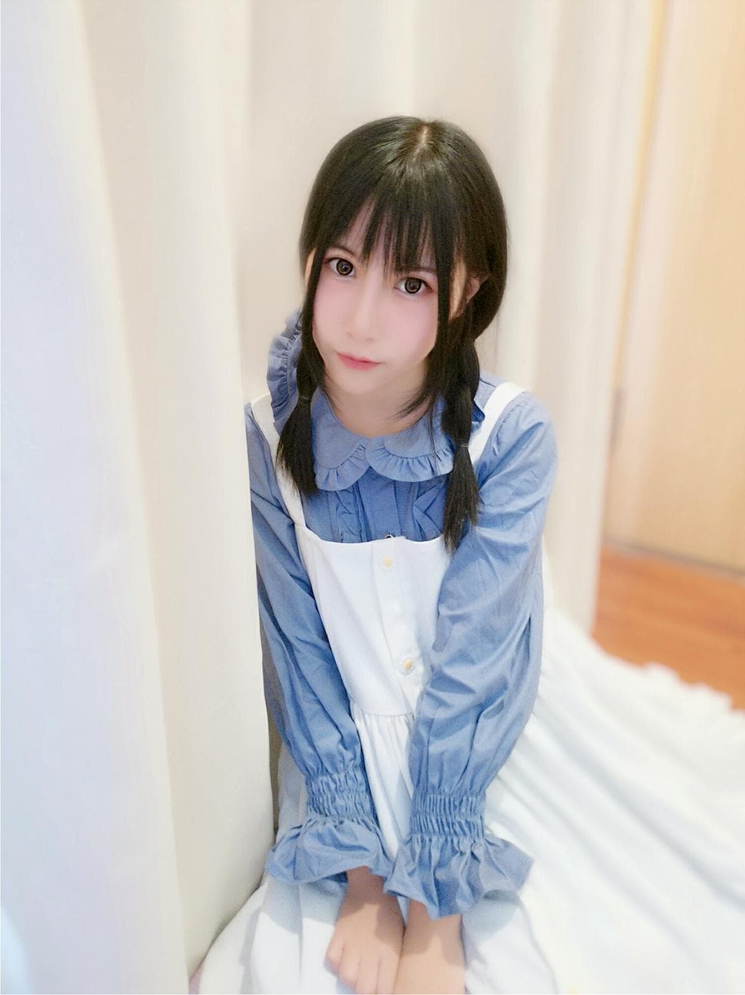 Bare soles under uniform